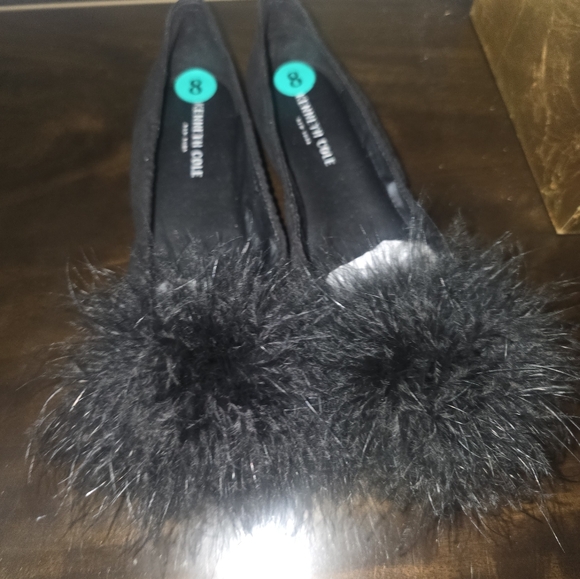Kenneth Cole black suede and feather flats never-worn - Picture 6 of 9